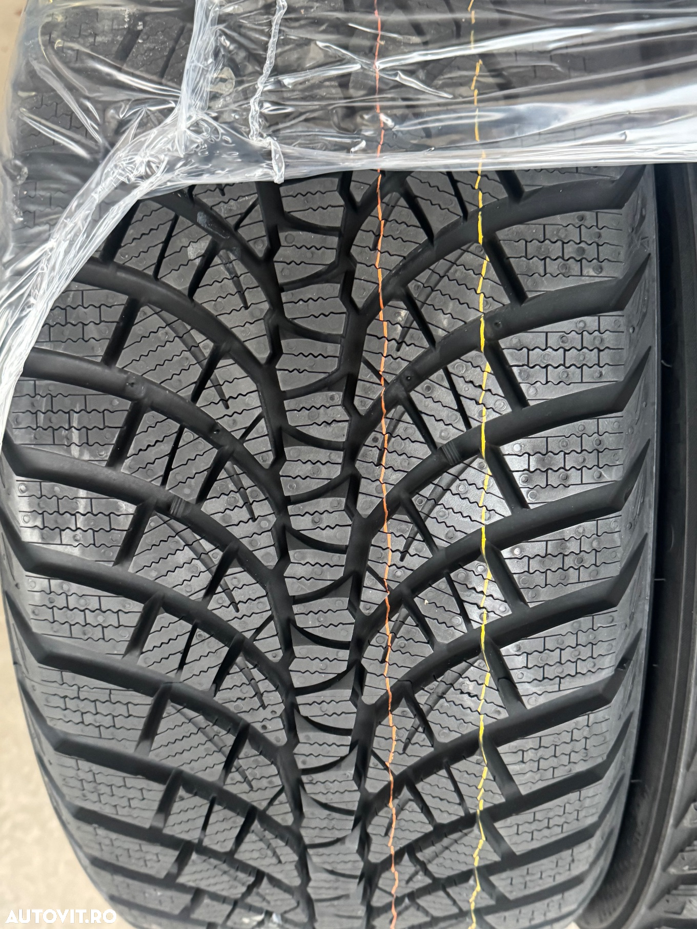Vând 2 anvelope 245/40/17 kumho de iarnă noi - 3