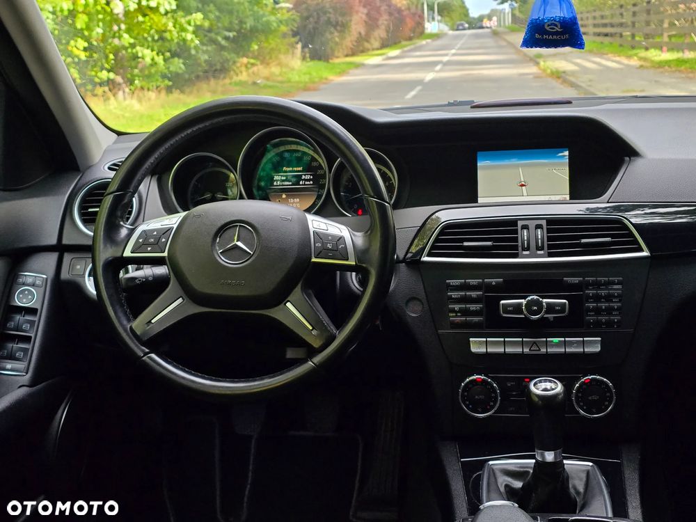 Mercedes-Benz Klasa C 180 CGI BlueEff Avantgarde - 26