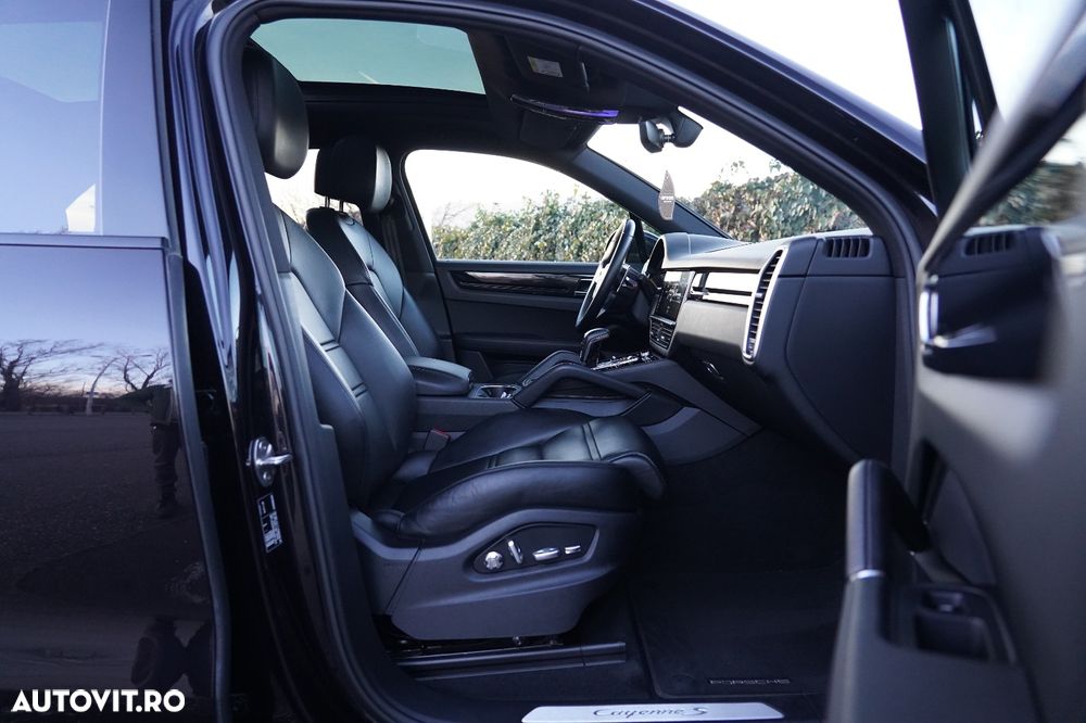 Porsche Cayenne S - 12