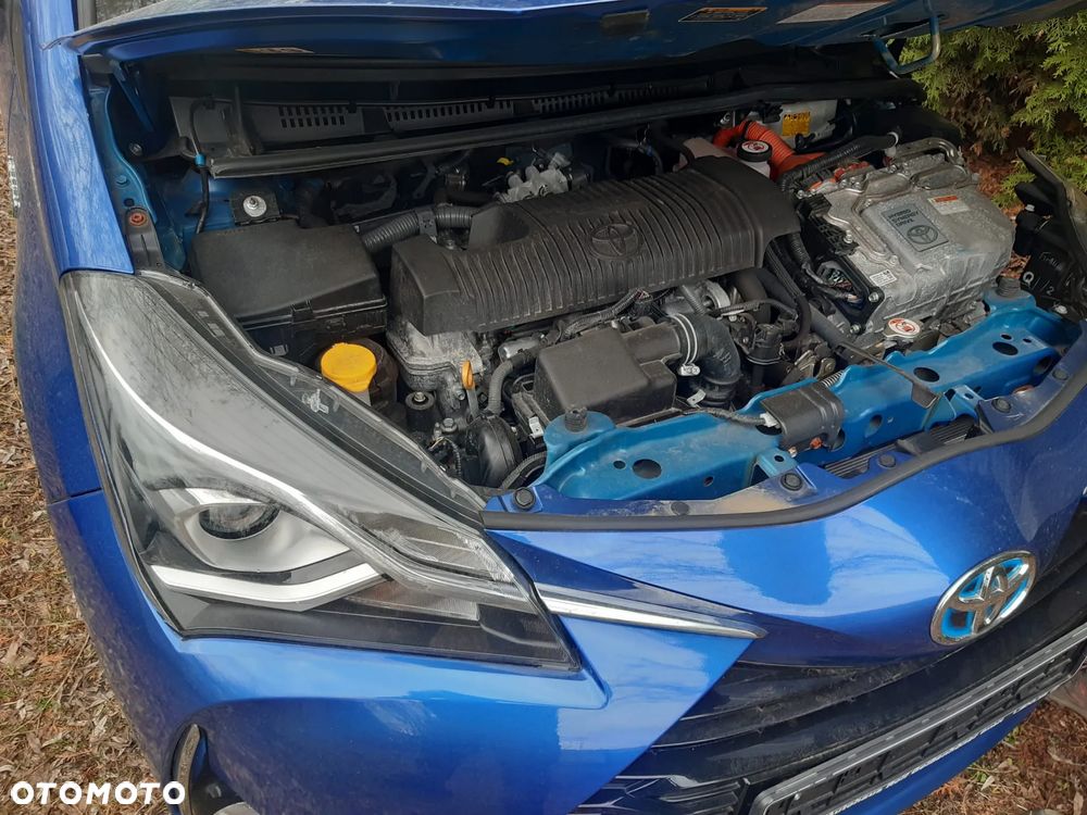 Toyota Yaris Hybrid 100 Premium - 13