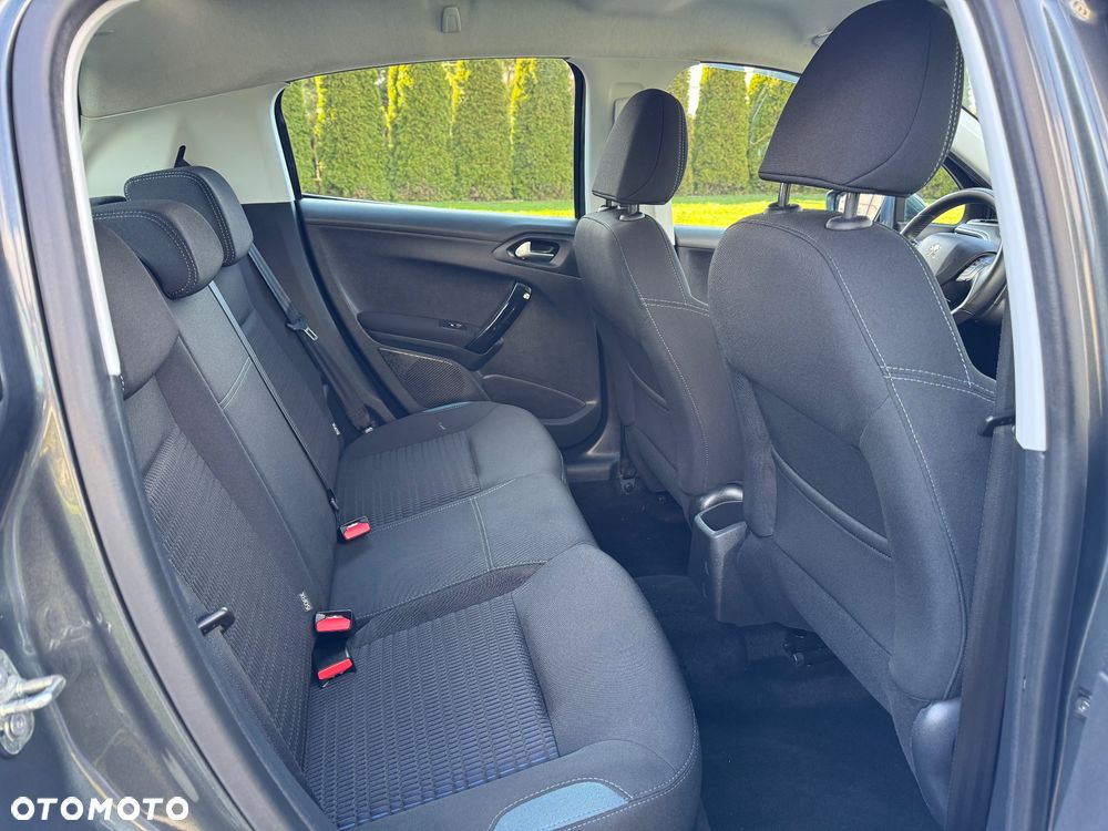 Peugeot 208 1.2 PureTech Allure - 17