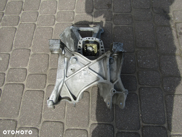 AUDI A4 B9 ŁAPA PODUSZKA LEWA STRONA PRZÓD 15 19R 1.4TFSI 8W0399295