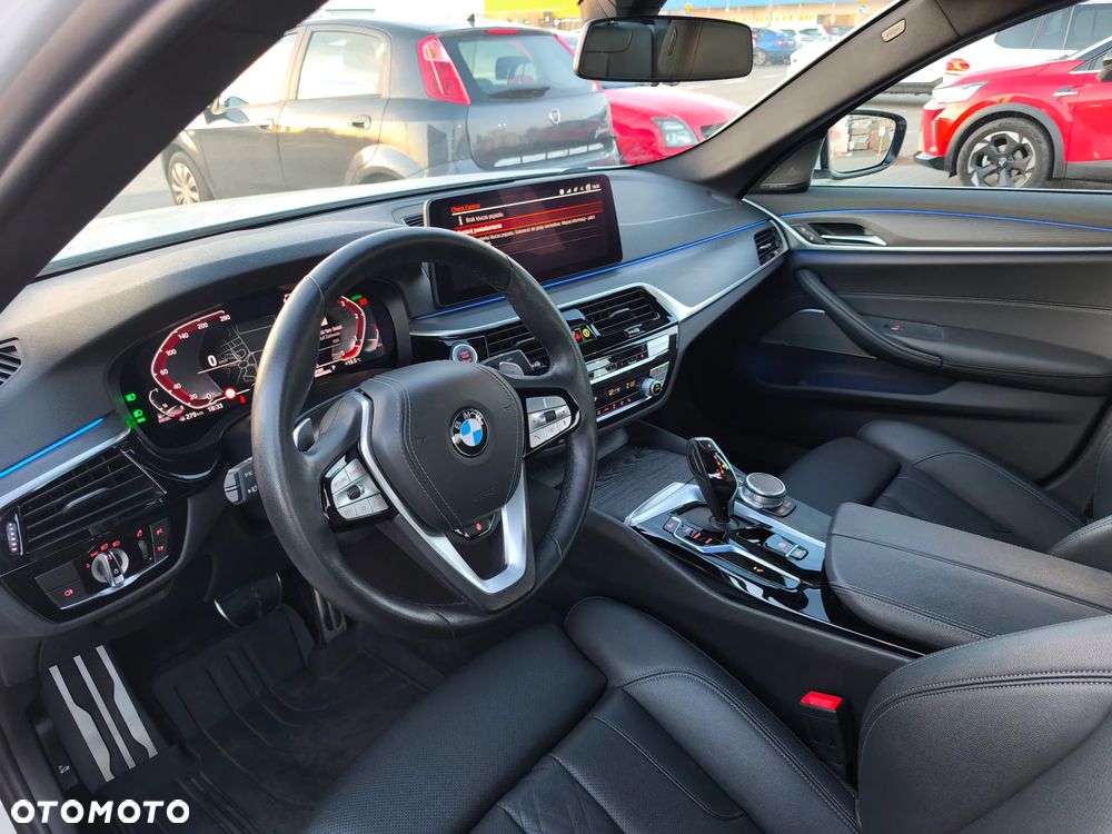 BMW Seria 5 518d mHEV - 9