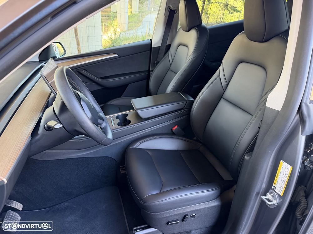 Tesla Model Y Long Range Dual Motor AWD - 13