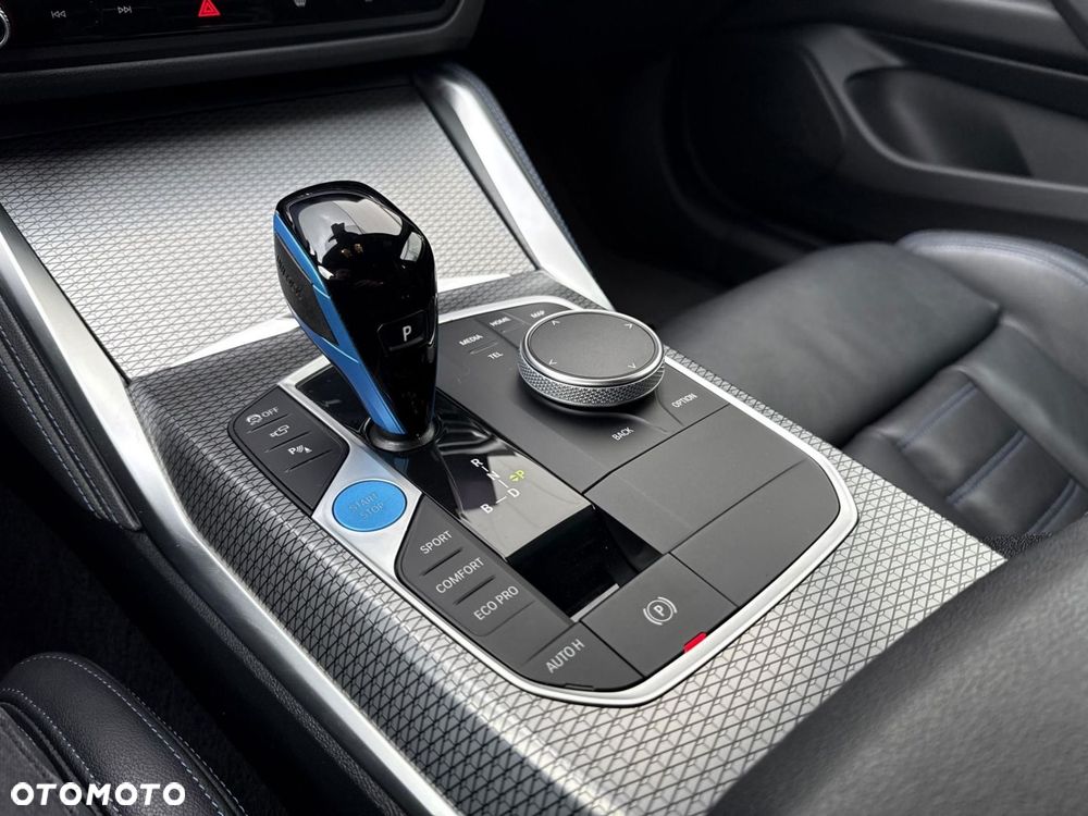 BMW i4 - 16