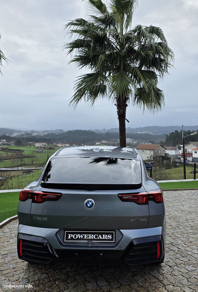 BMW iX2 eDrive20 Pack Desportivo M - 11