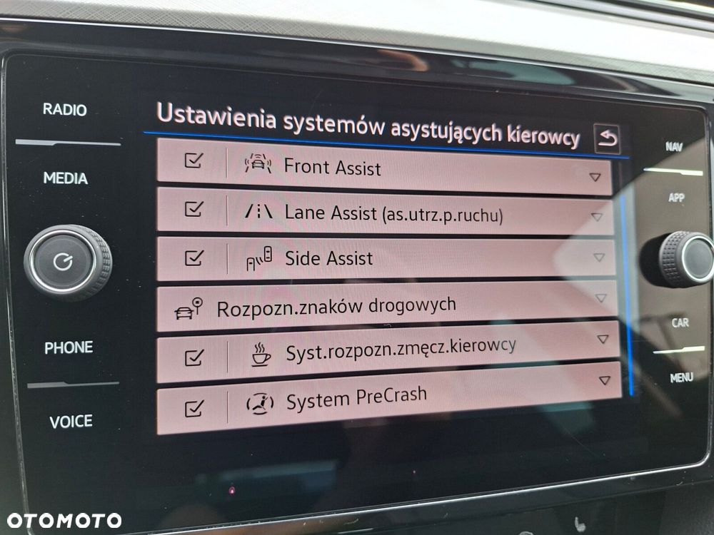 Volkswagen Passat - 26