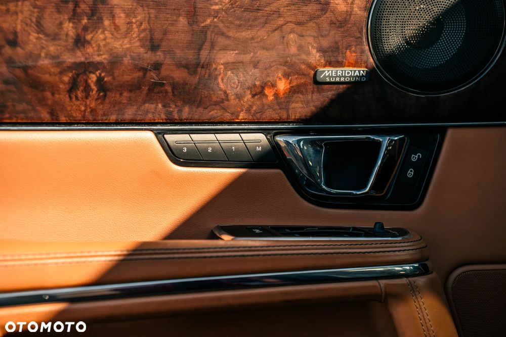 Jaguar XJ 3.0 T AWD Portfolio - 24