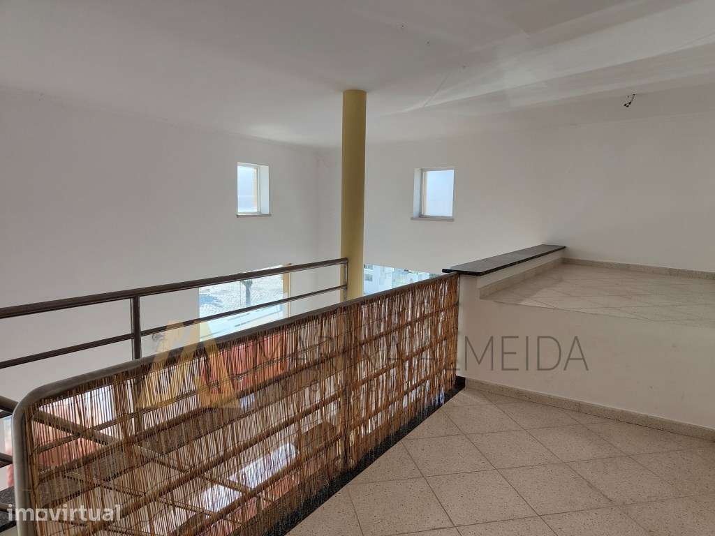 Arrenda Loja com 2 pisos na Moita - Grande imagem: 4/8