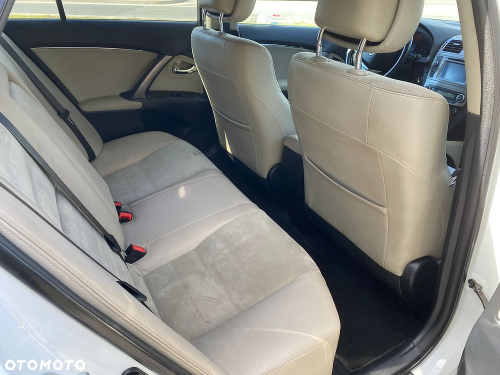 Toyota Avensis 1.8 Premium MS - 19