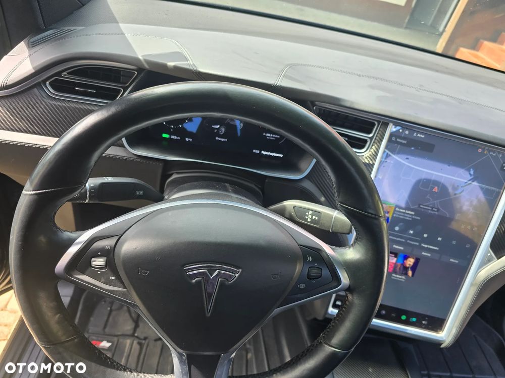 Tesla Model X - 14