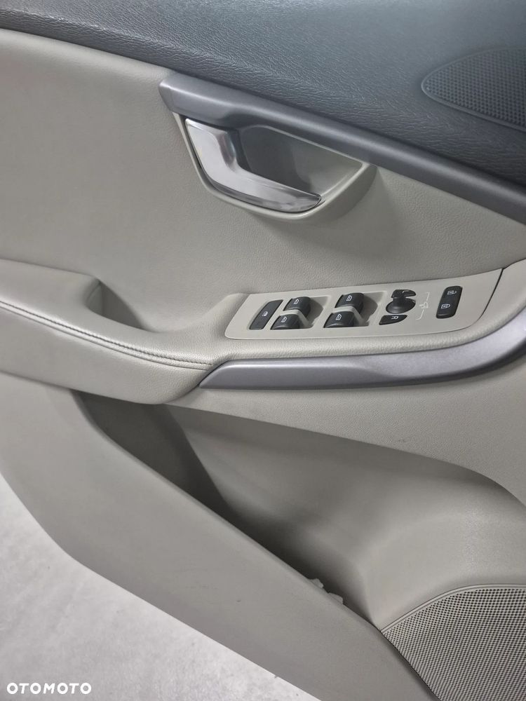 Volvo V40 D3 Summum - 29