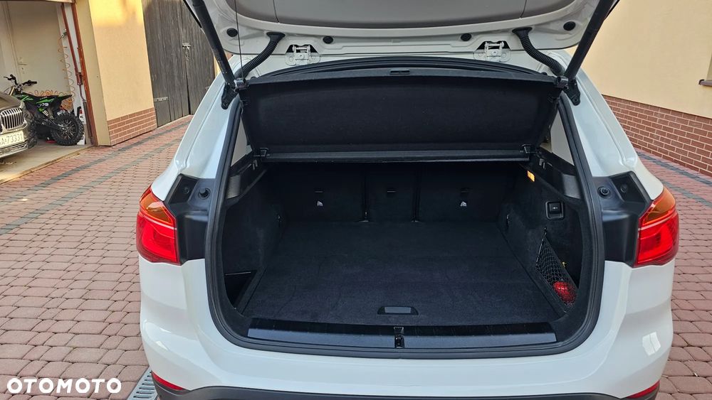 BMW X1 sDrive18d xLine - 28