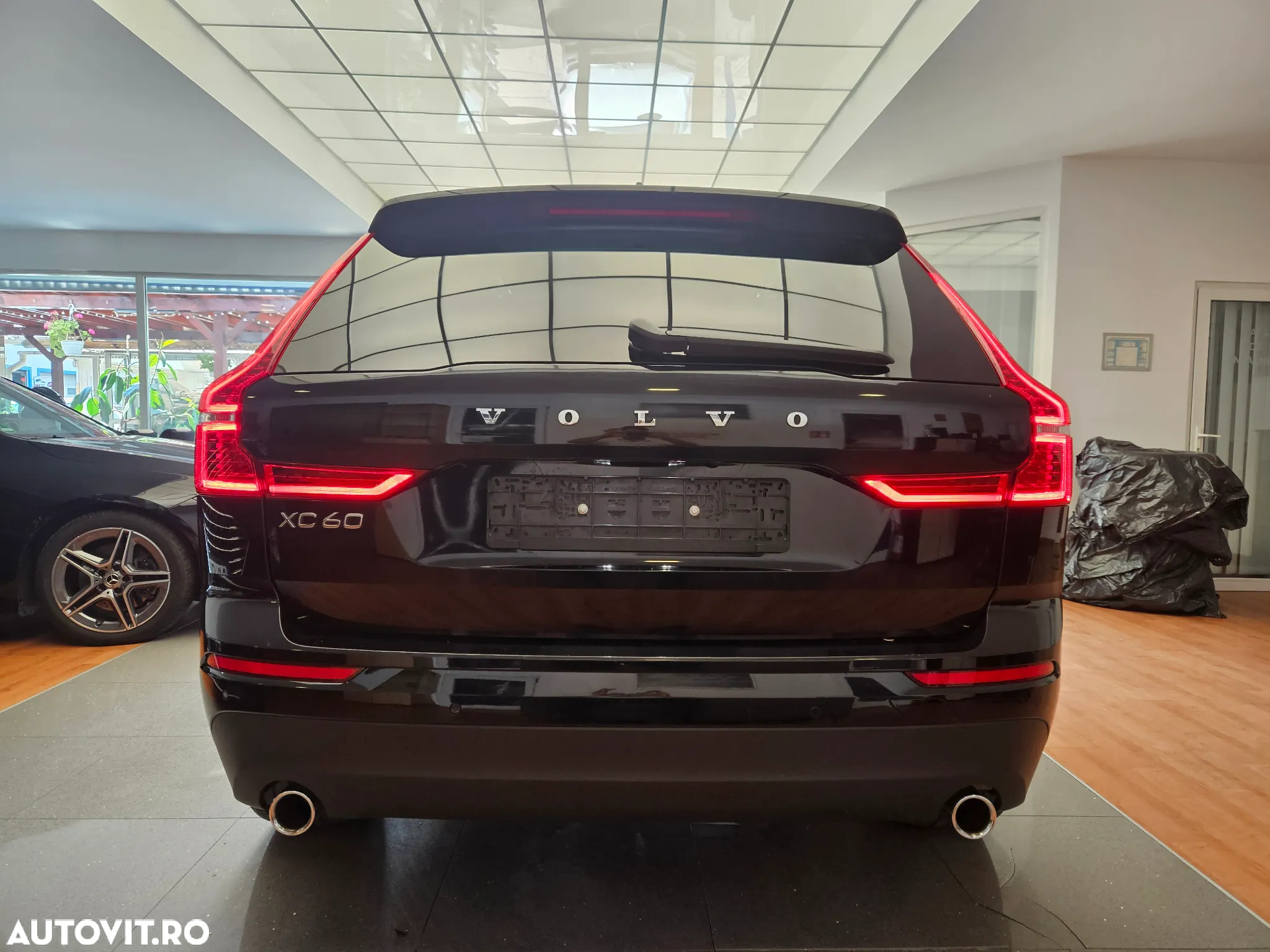 Volvo XC 60 B4 MHEV AT8 FWD Momentum Pro - 6