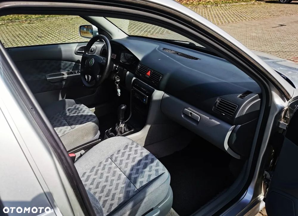 Skoda Octavia 1.8 T Combi Advance - 20