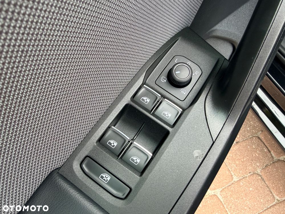 Seat Leon Sportstourer 2.0 TDI DSG Style Edition - 21