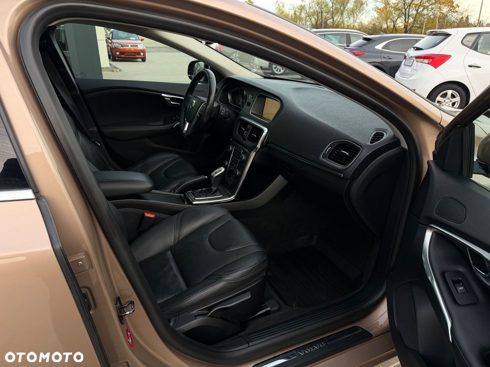 Volvo V40 D3 Geartronic Summum - 19