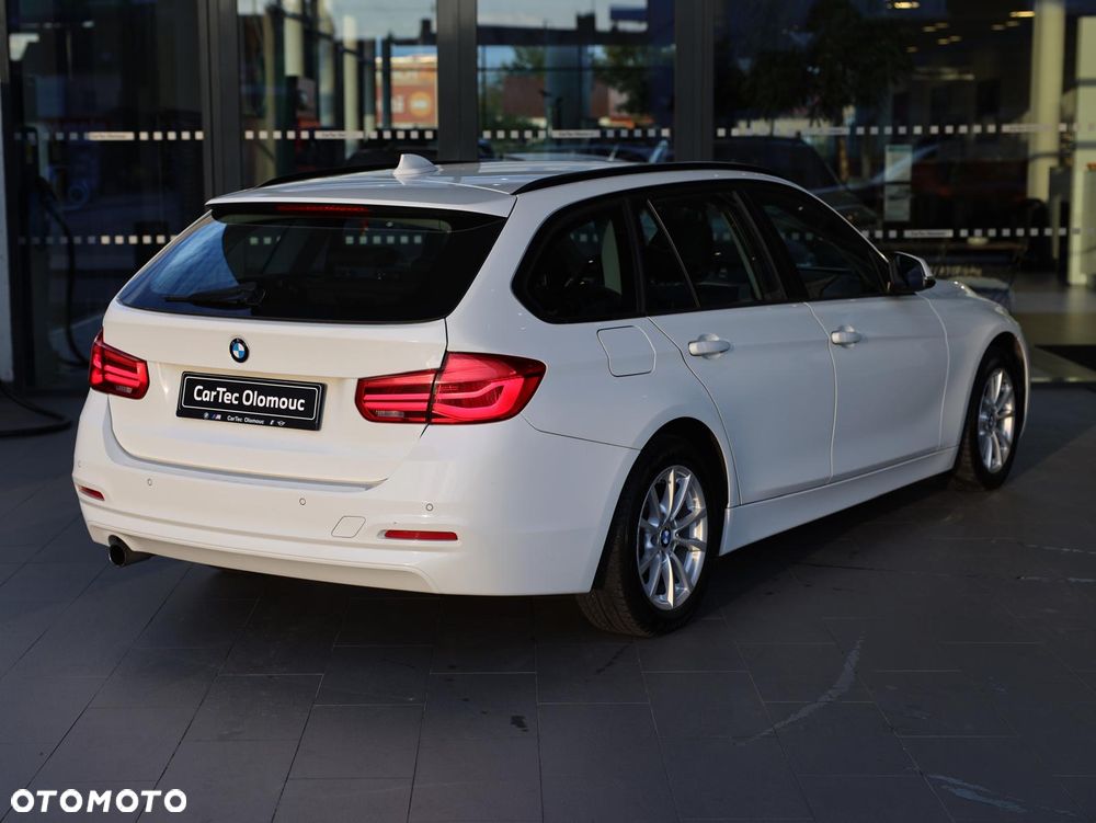 BMW Seria 3 318i - 5