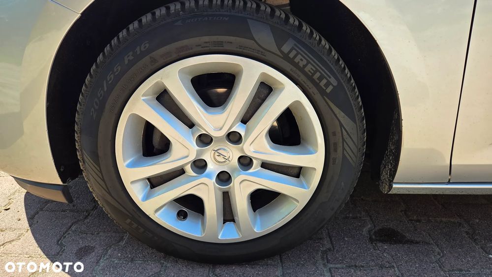 Opel Astra 1.4 T Enjoy - 32