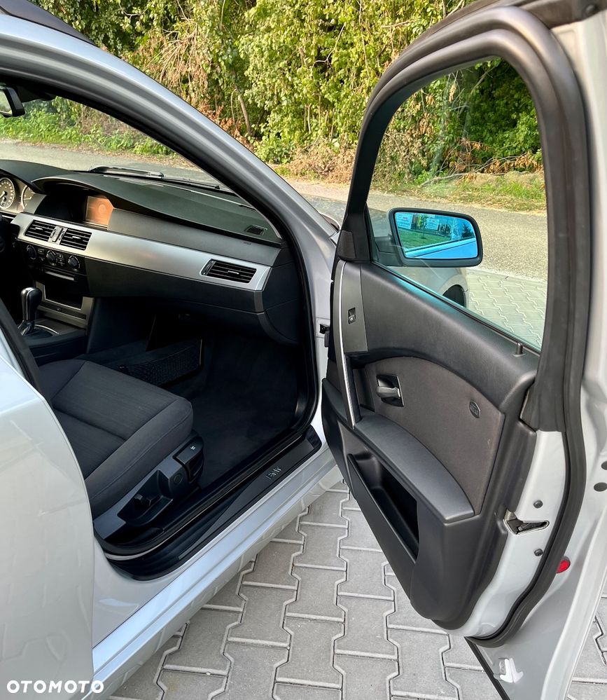 BMW Seria 5 525d - 14