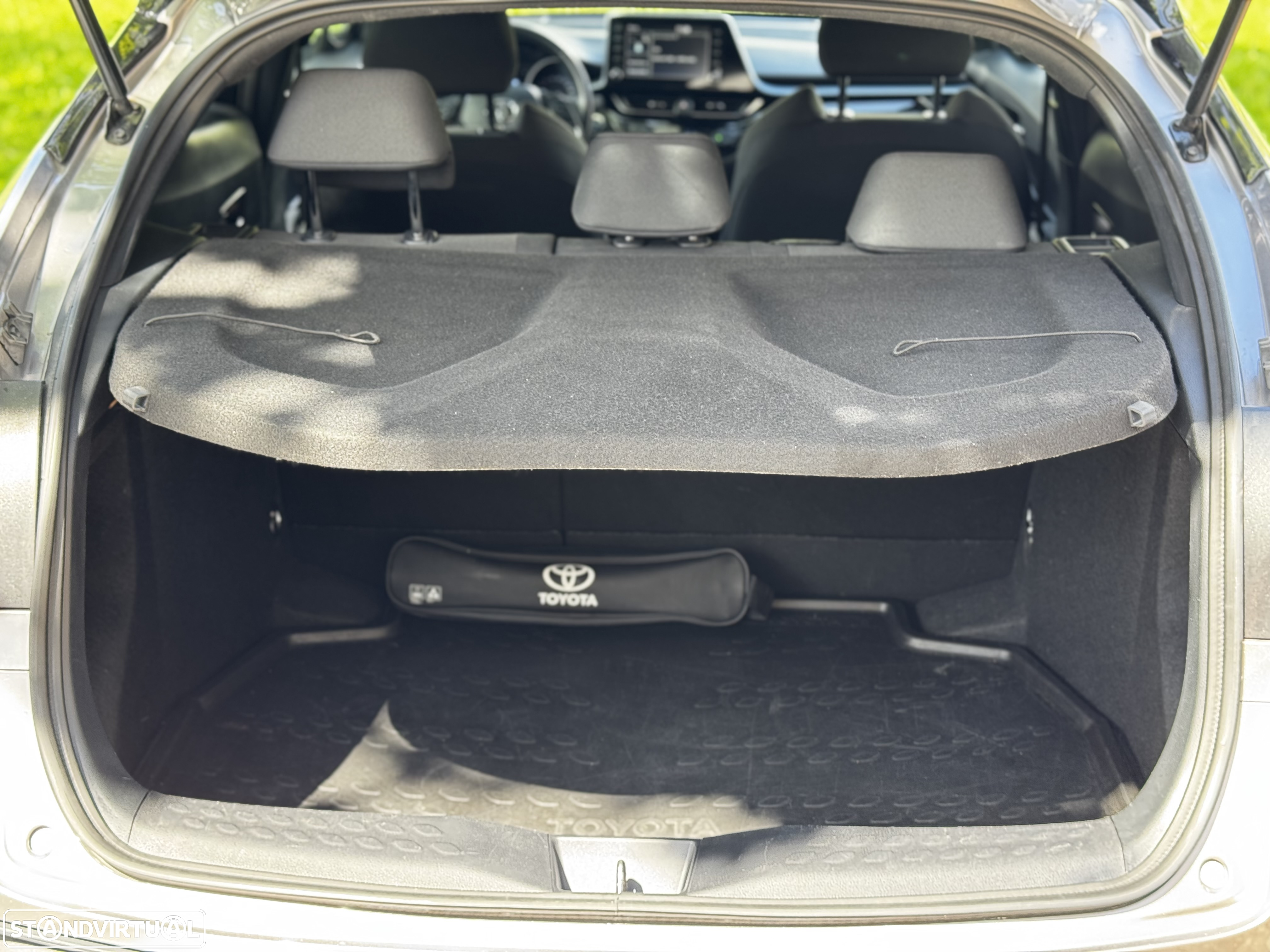 Toyota C-HR 1.8 Hybrid Square Collection - 24