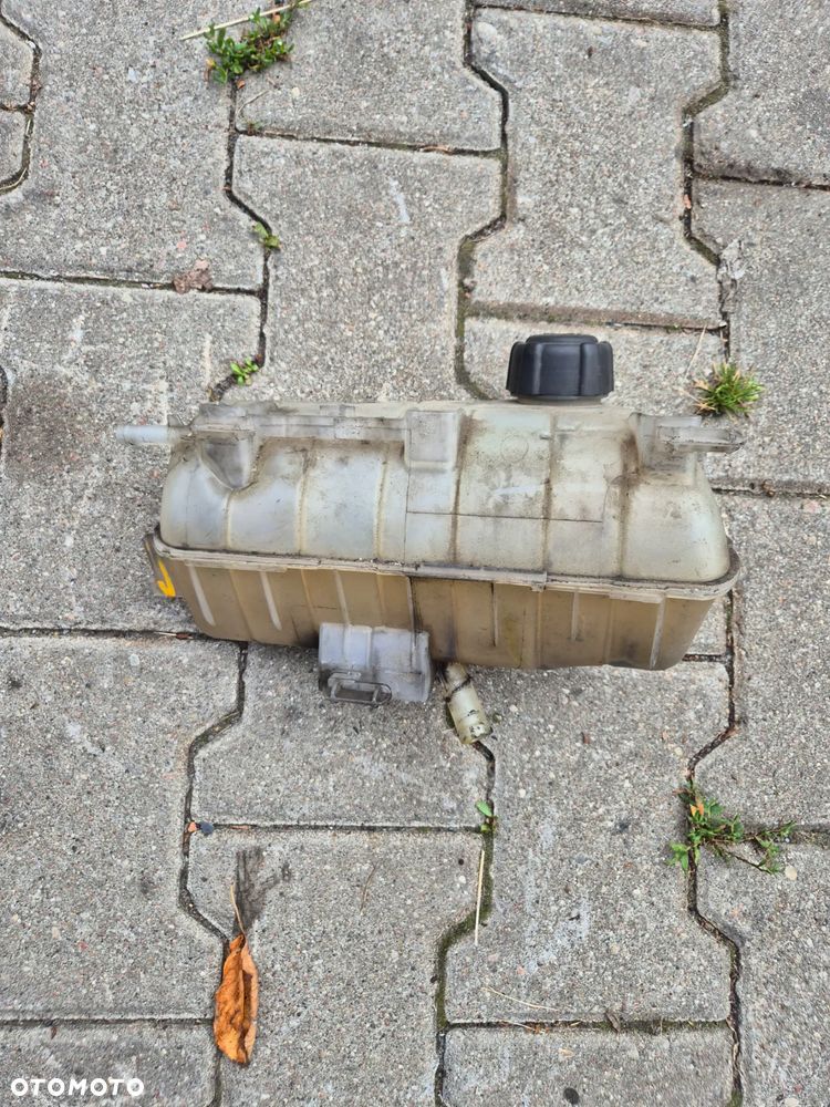 ZBIORNICZEK WYRÓWNAWCZY RENAULT KANGOO II LIFT 13-21r. - 1