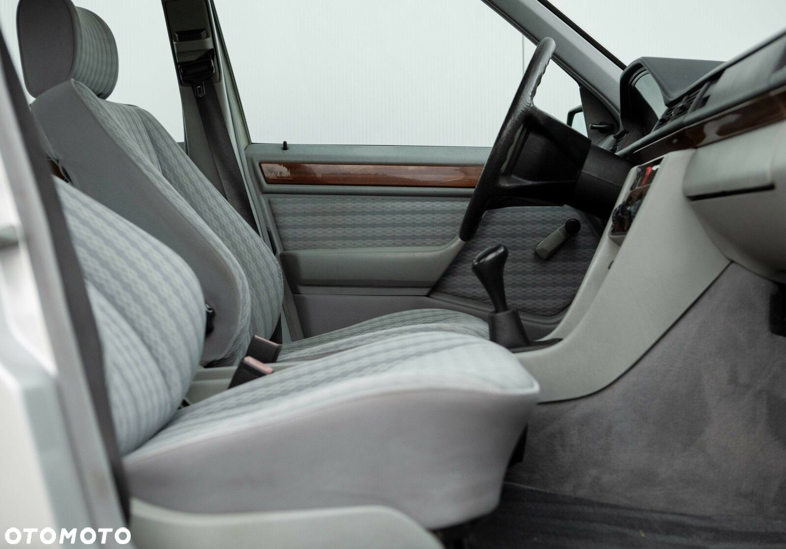 Mercedes-Benz W124 (1984-1993) - 26