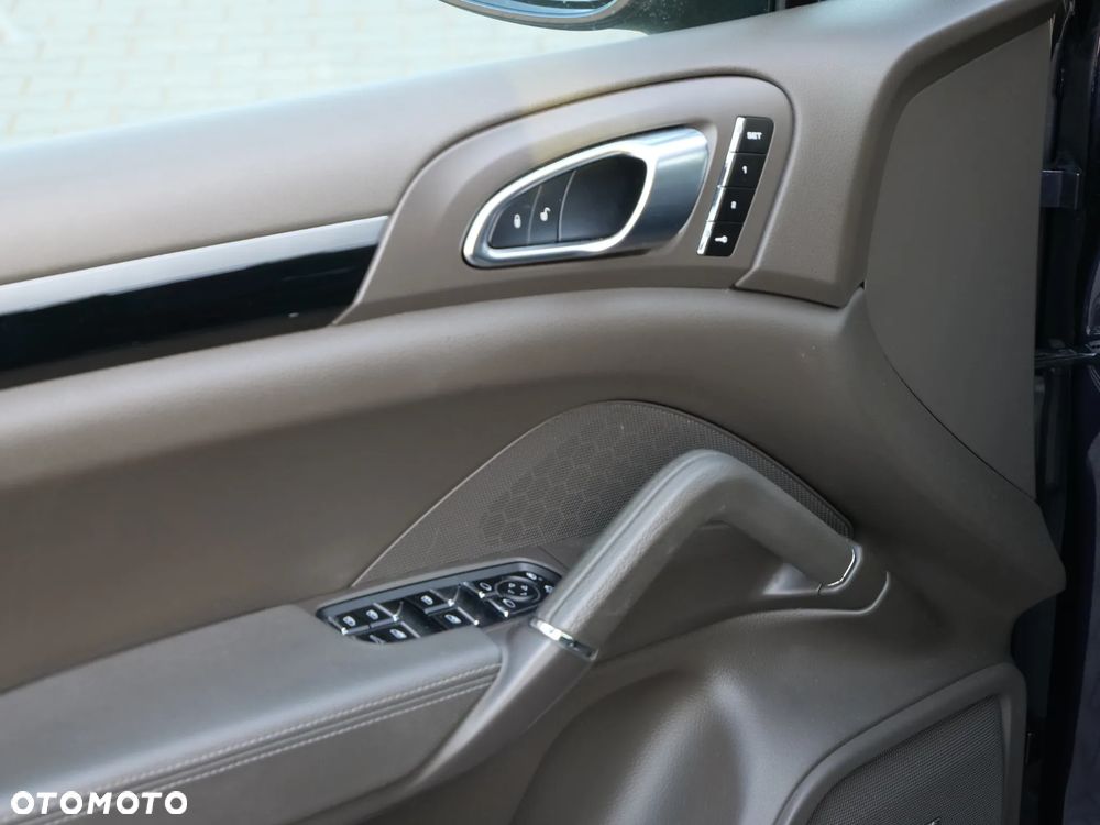 Porsche Cayenne Platinum Edition - 11