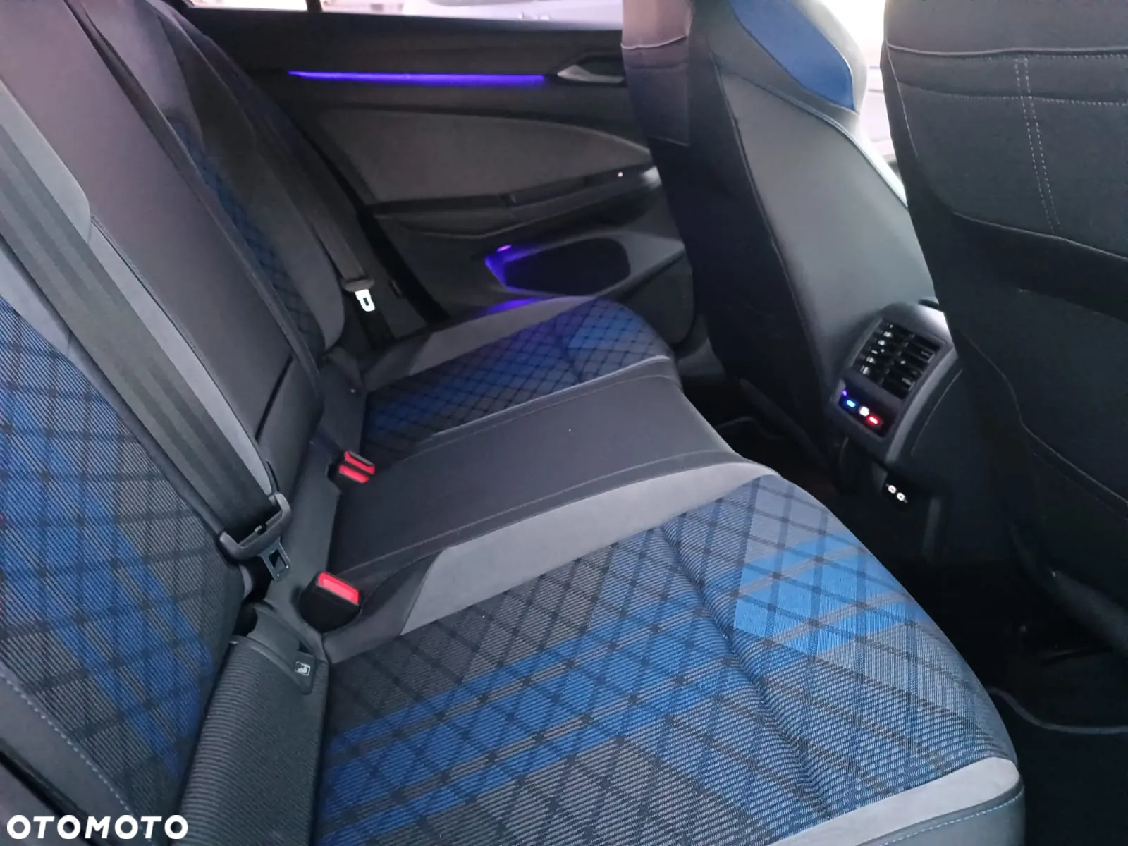 Volkswagen Golf VIII 2.0 TSI 4Motion R DSG - 31
