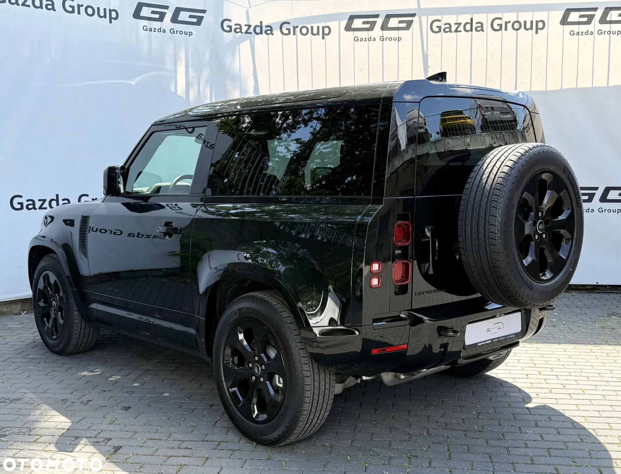 Land Rover Defender 90 D300 X-Dynamic HSE - 2