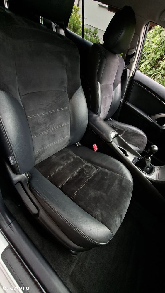 Toyota Avensis Touring Sports 1.8 Executive - 17