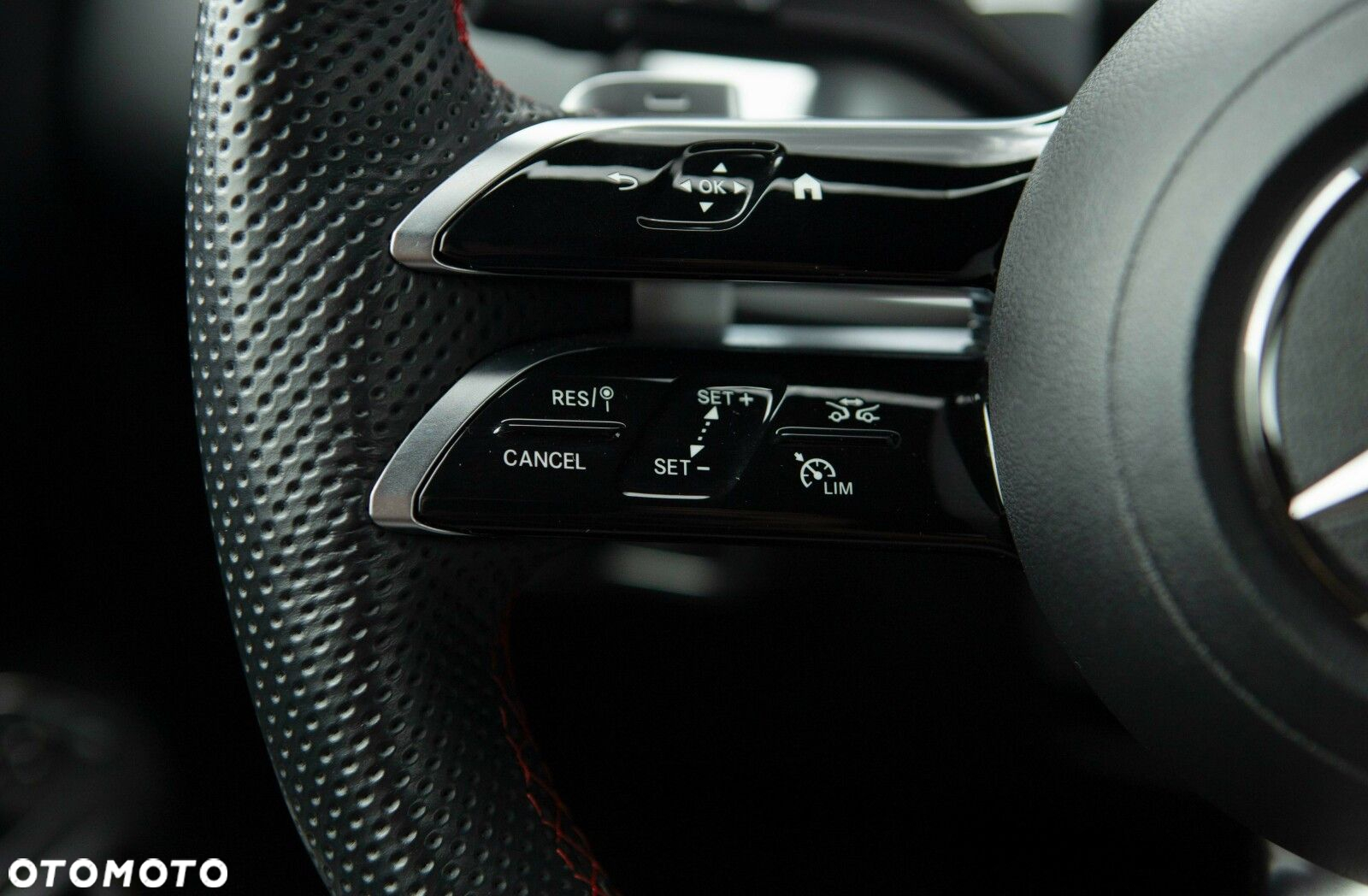 Mercedes-Benz GLB 200 AMG Line 7G-DCT - 19