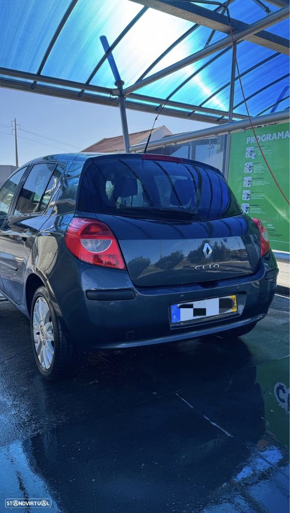 Renault Clio 1.2 16V Confort - 1