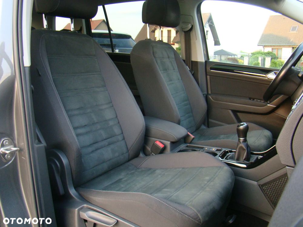 Volkswagen Touran 2.0 TDI SCR Highline - 25