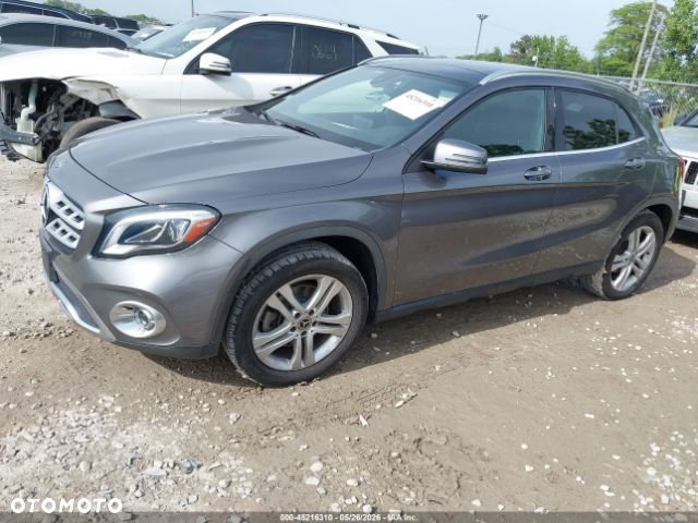 Mercedes-Benz GLA 250 4Matic 7G-DCT - 3
