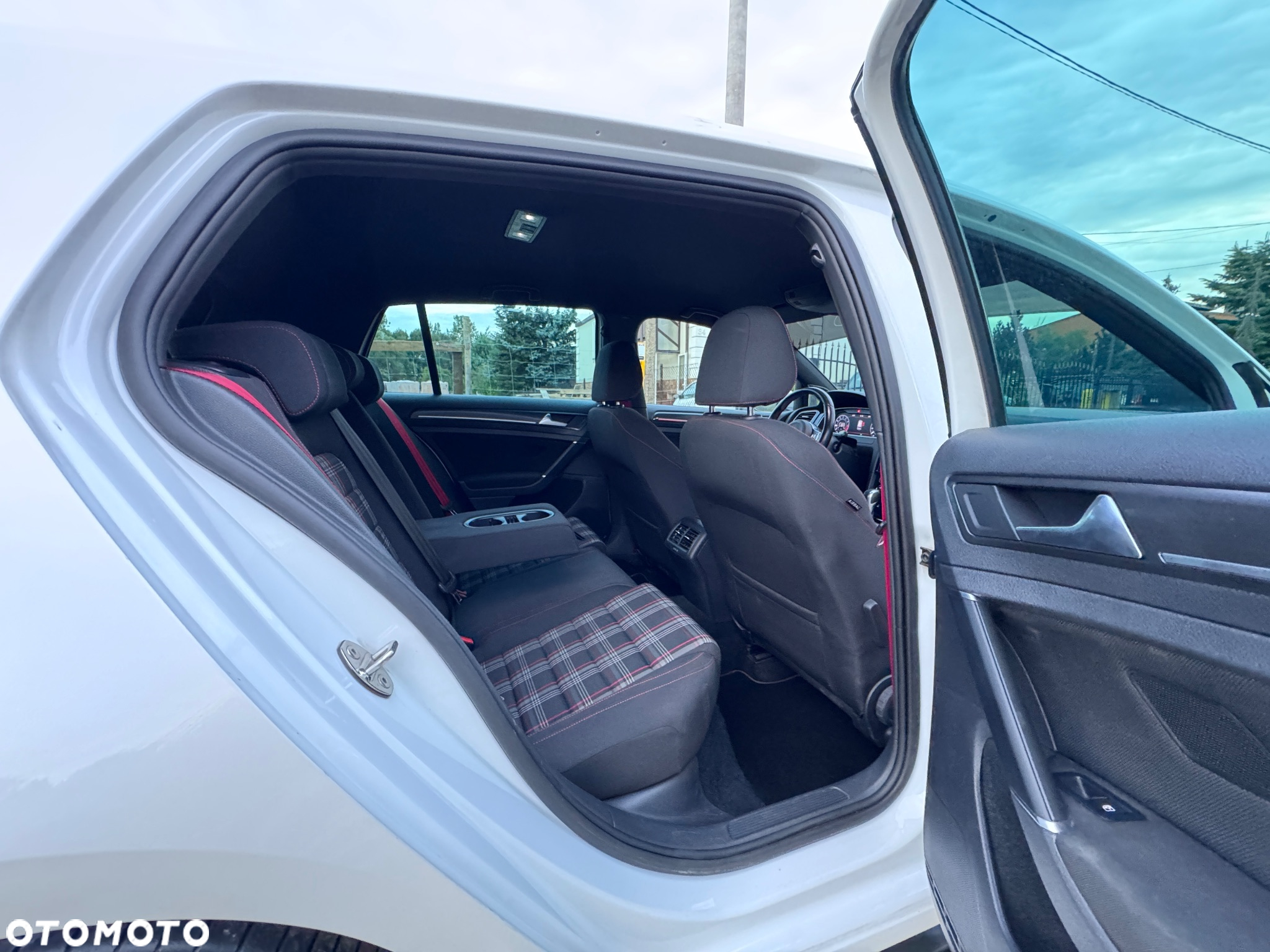 Volkswagen Golf VII 2.0 TSI GTI TCR DSG - 26