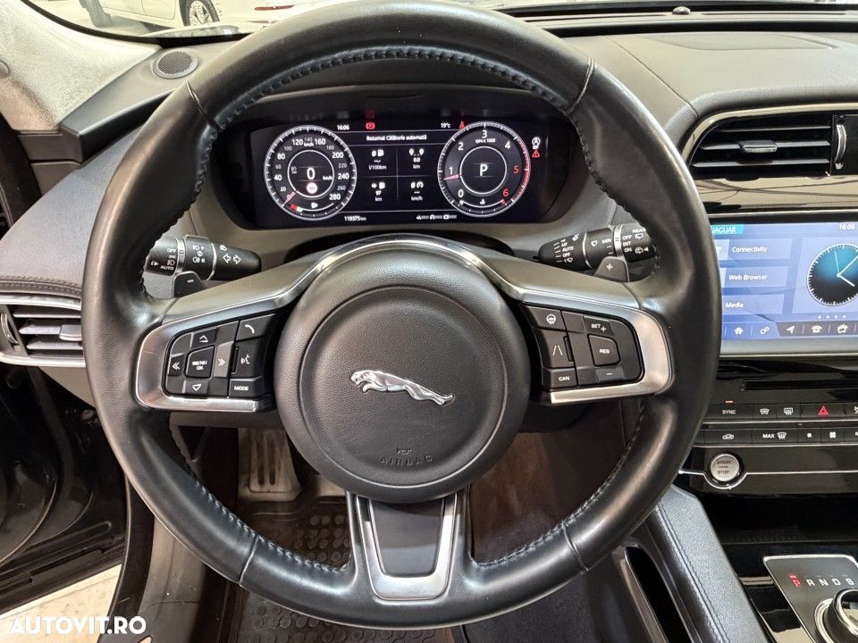 Jaguar F-Pace - 10