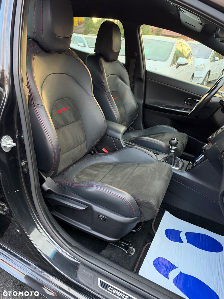 Kia Ceed - 10
