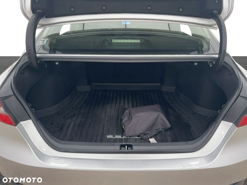 Toyota Camry - 11