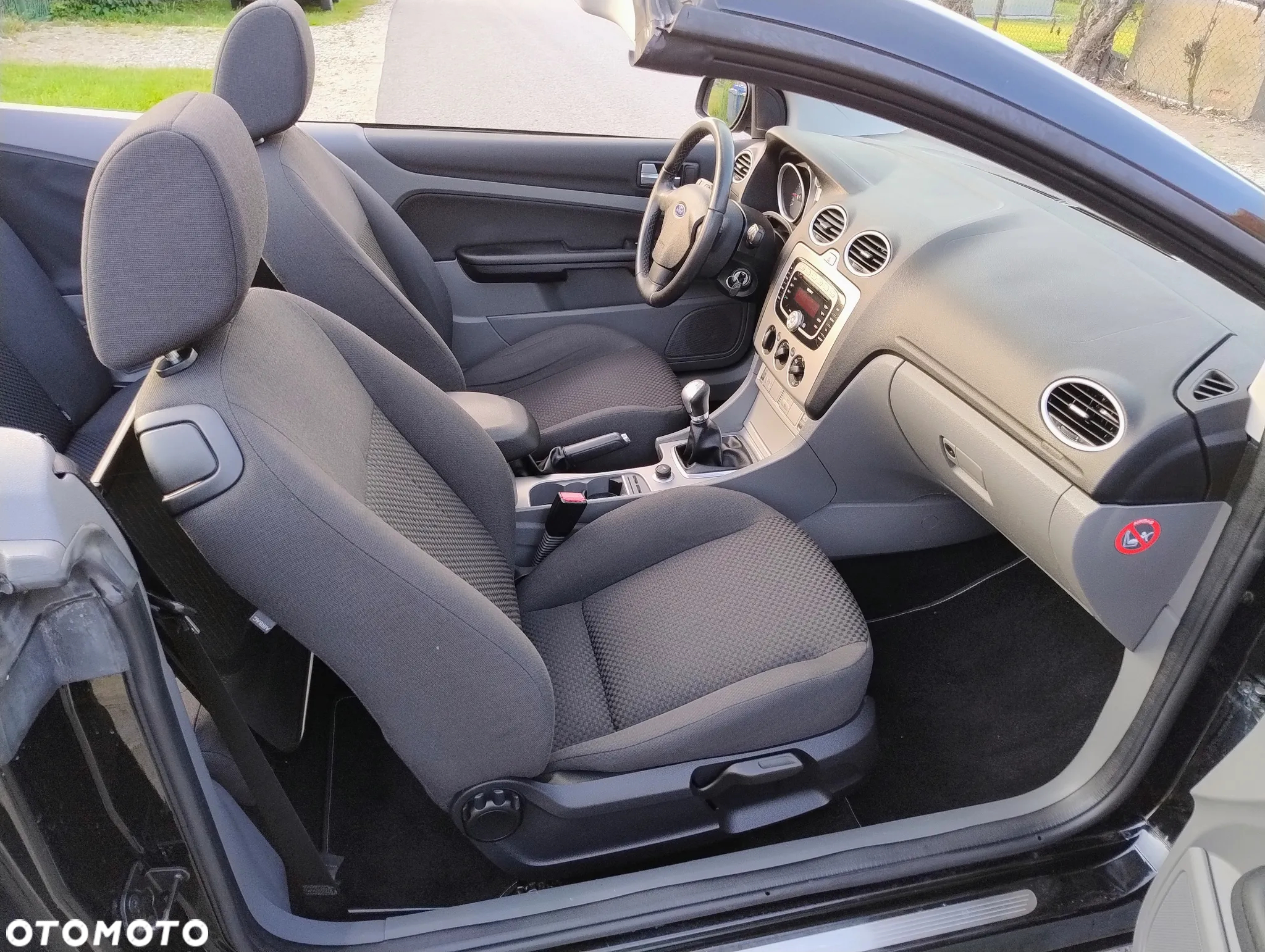 Ford Focus Coupe-Cabriolet 2.0 16V Black Magic - 12