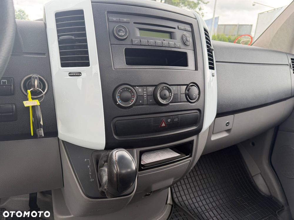 Mercedes-Benz Sprinter - 20