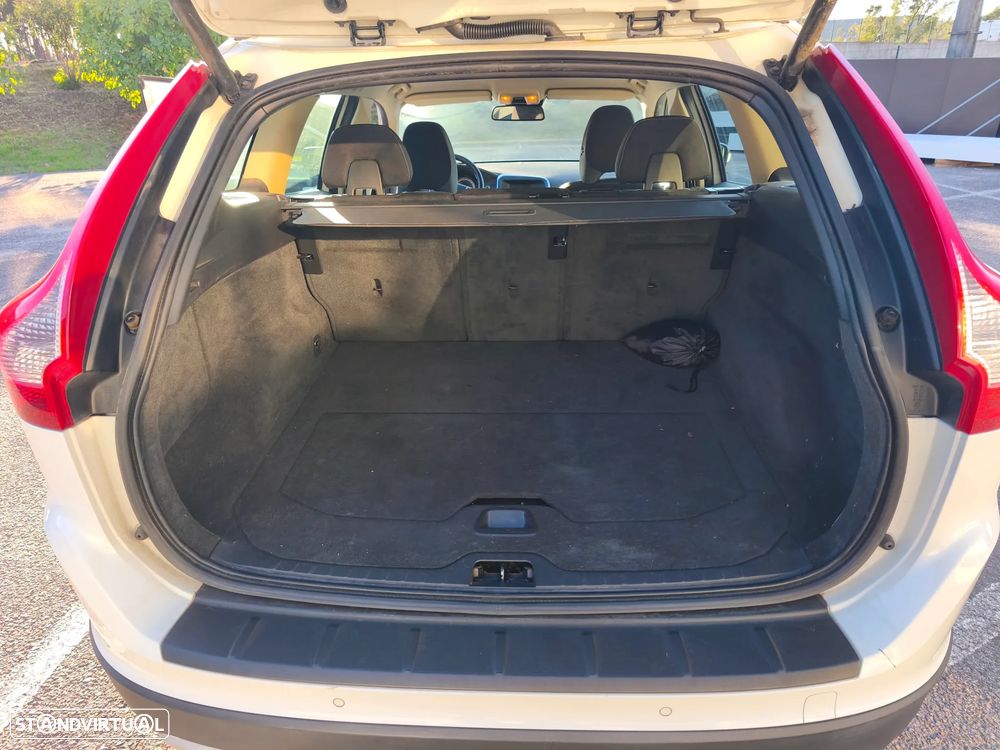Volvo XC 60 2.0 D4 Momentum Start/Stop - 9
