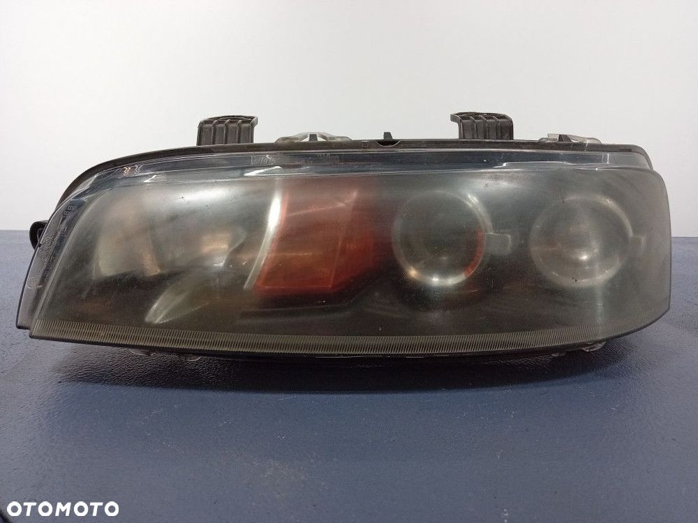 FIAT PUNTO II REFLEKTOR LEWY LAMPA EU 89101051 - 1