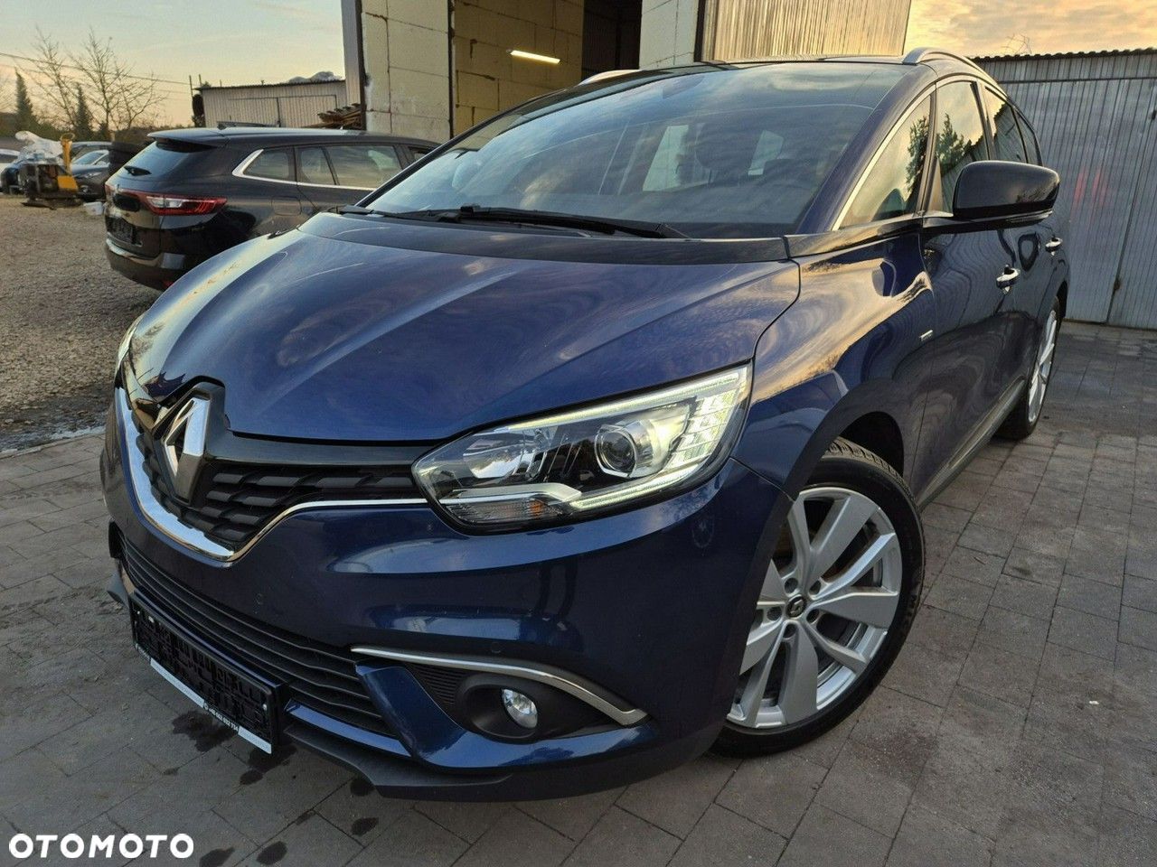 Renault Grand Scenic - 1