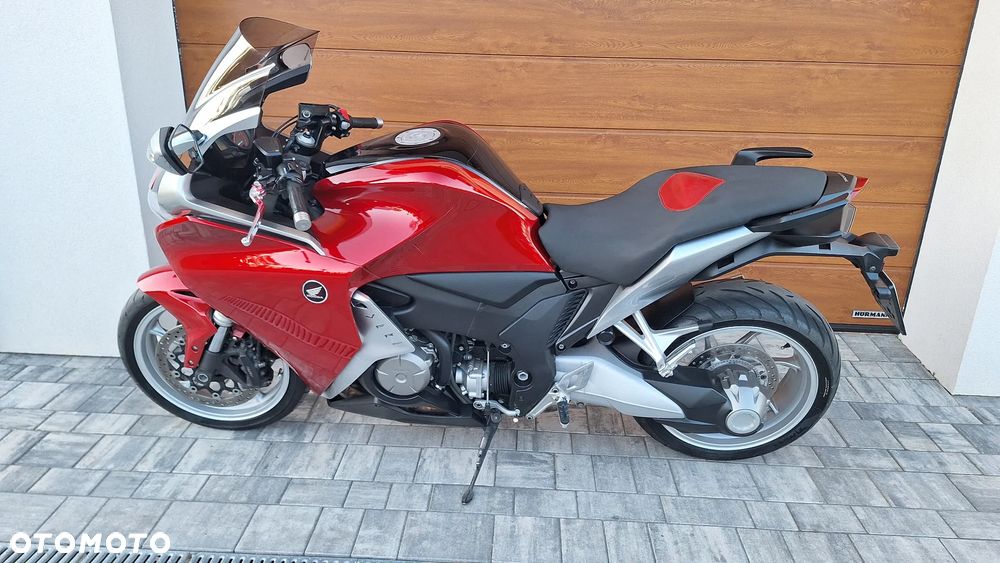 Honda VFR - 4