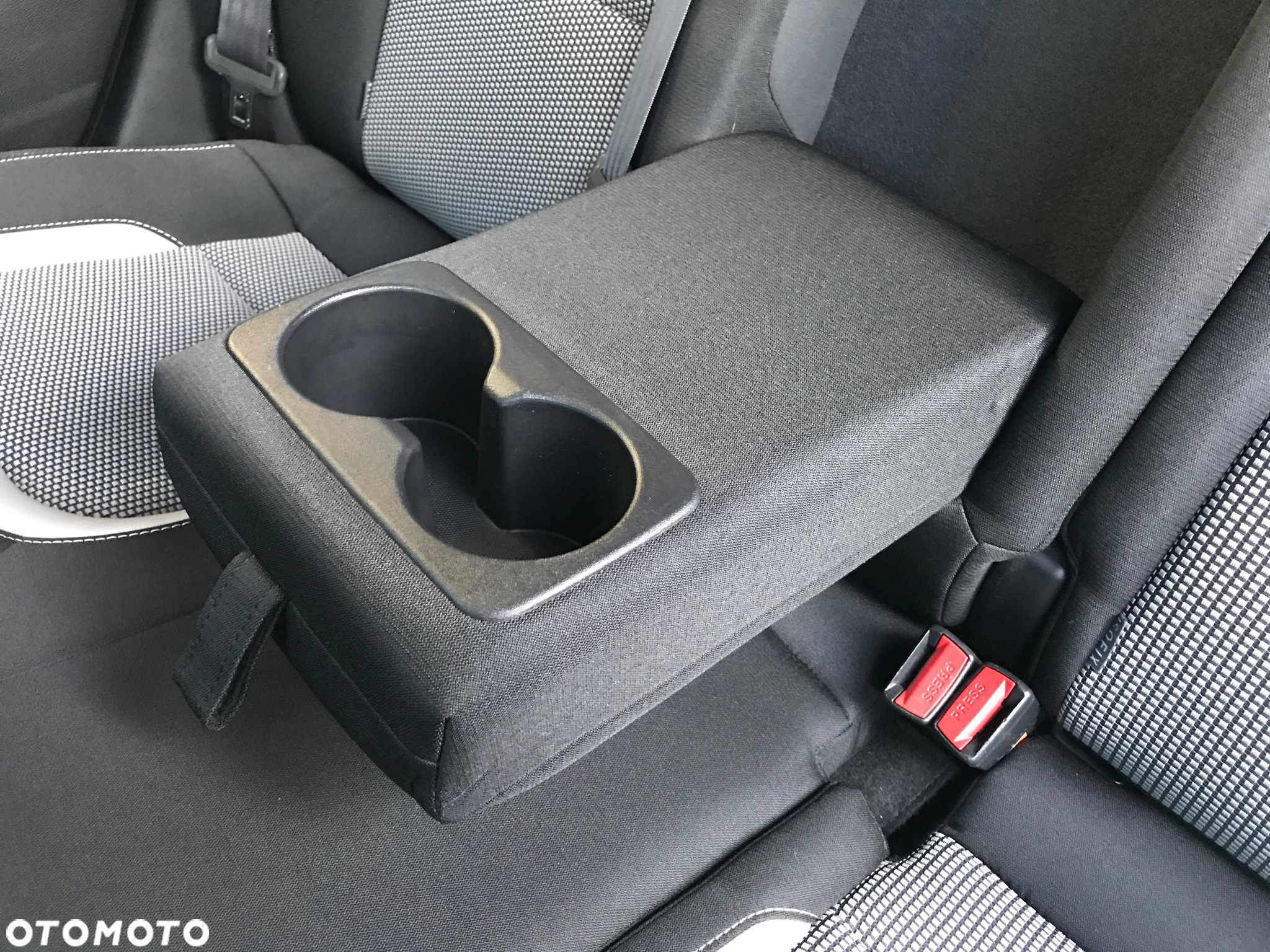 Kia Ceed 1.6 GDI Edition 7 - 23