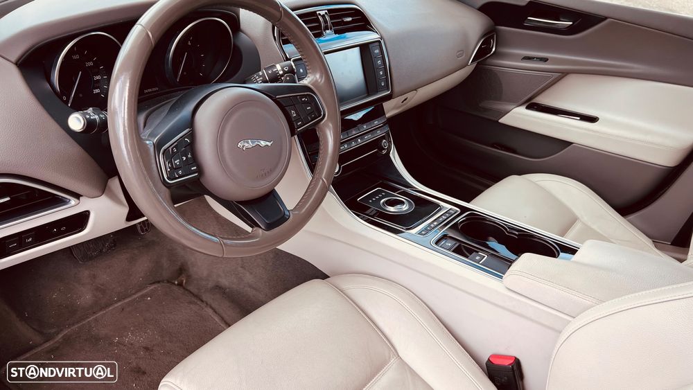 Jaguar XE - 21