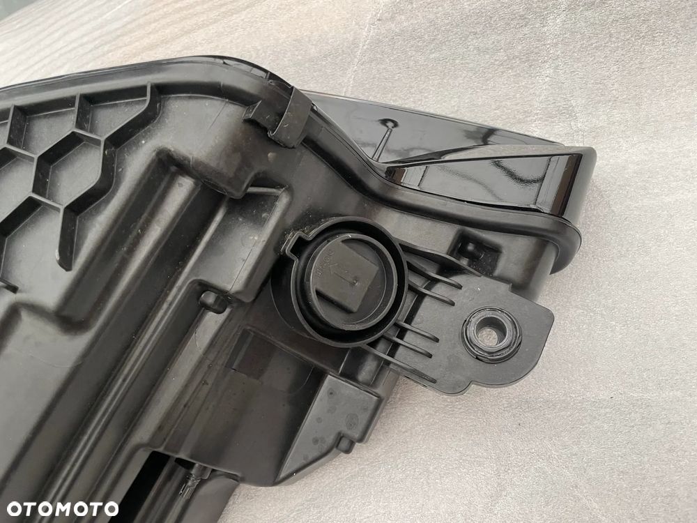 Audi E-Tron reflektor prawy matrix digital 4KE941036 - 7