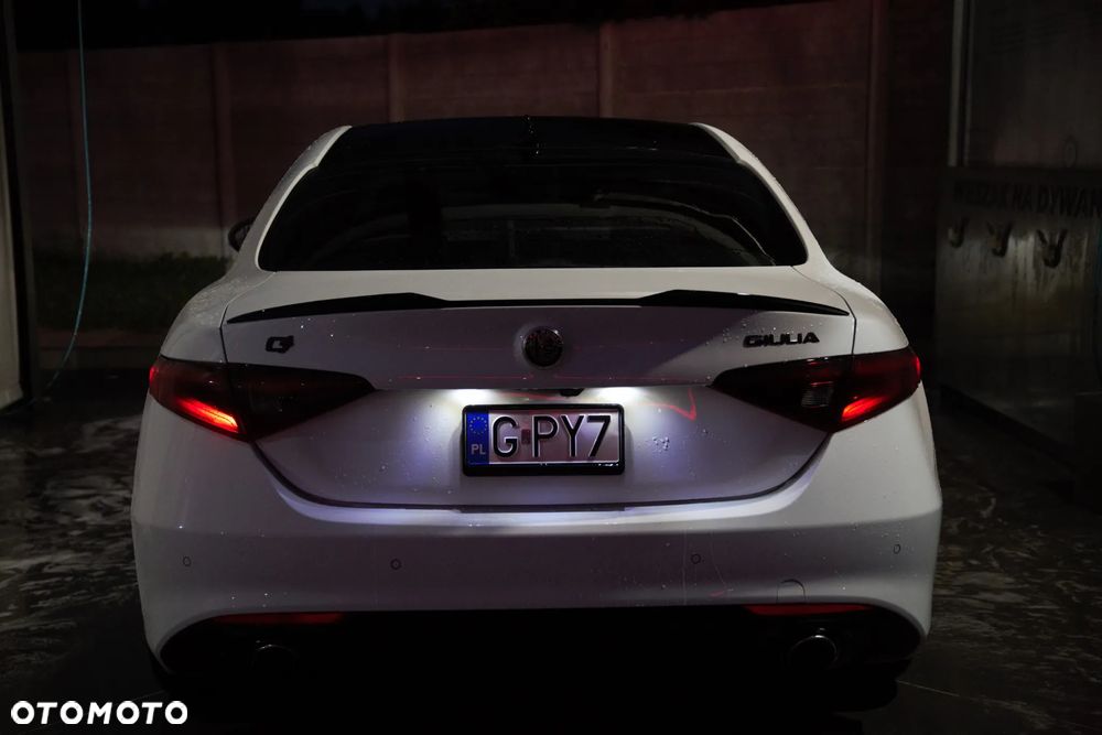 Alfa Romeo Giulia 2.0 Turbo 16V AT8-Q4 Ti - 34