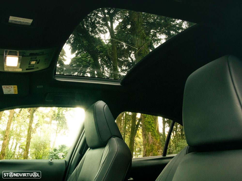 Lexus UX 250h Sport - 40